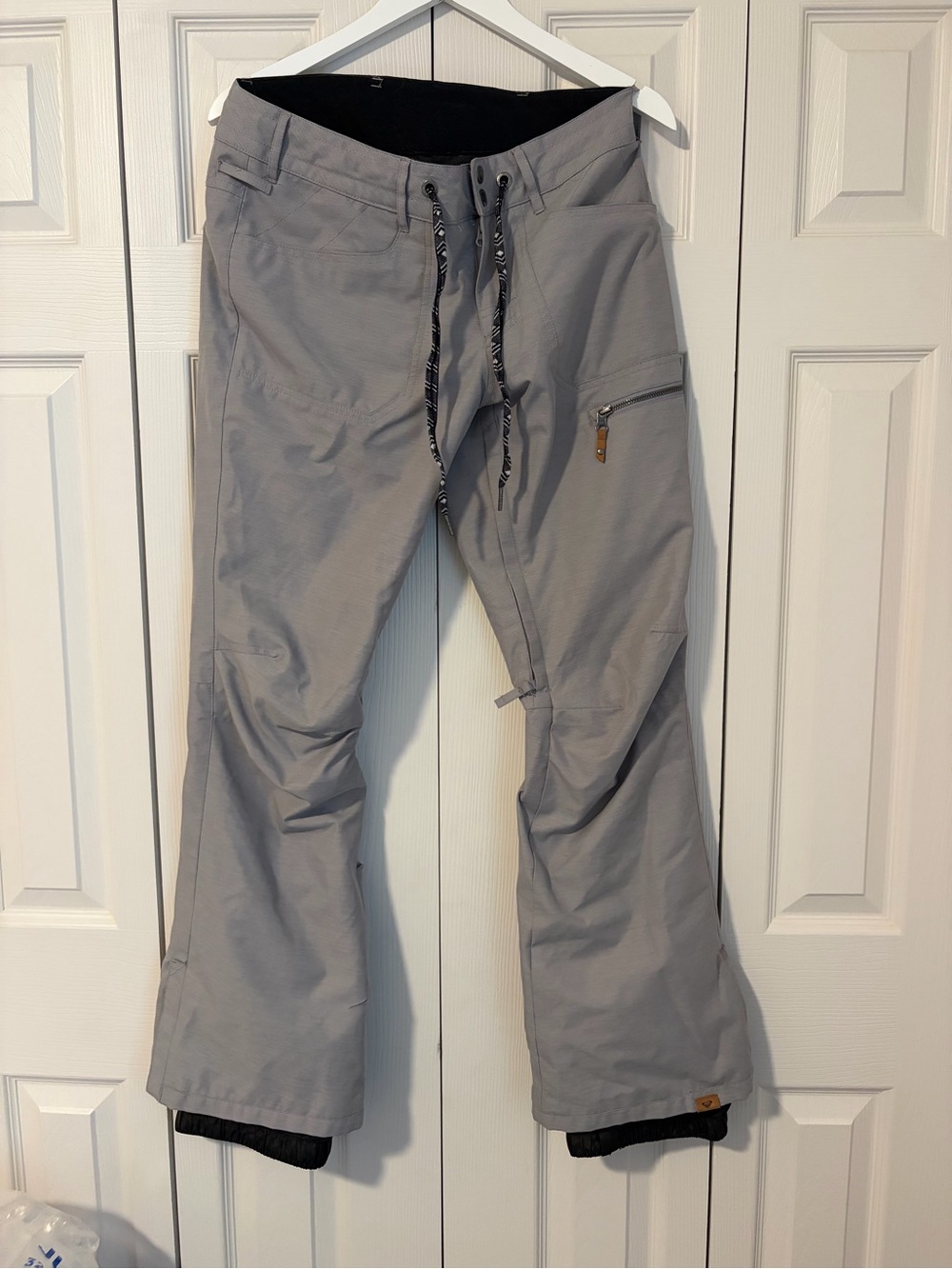 Flawed Roxy dry flight vented grey snow ski pants Size medium drawstring waist